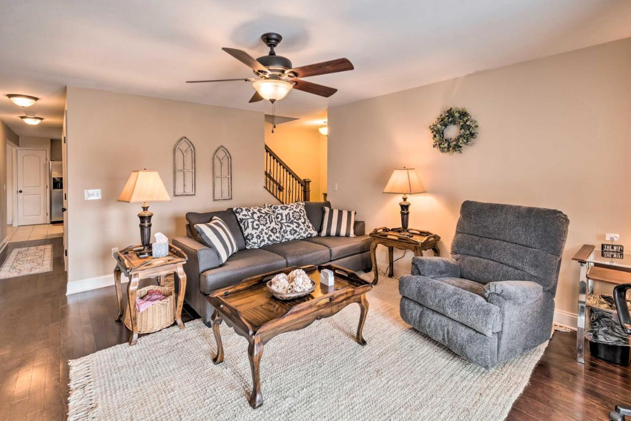 Escape With Patio, 2 Mi To Downtown! Hébergement de vacances