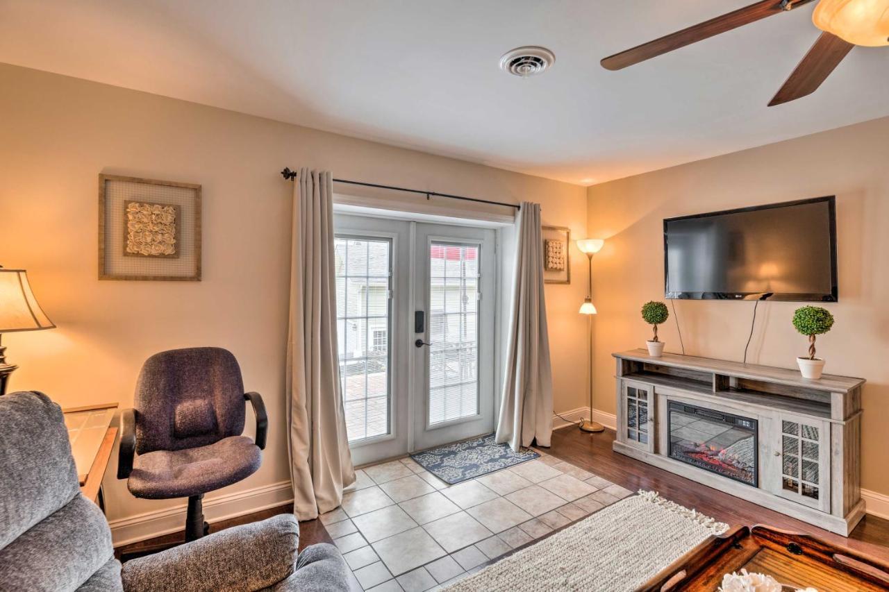 Escape With Patio, 2 Mi To Downtown! Ferienhaus *