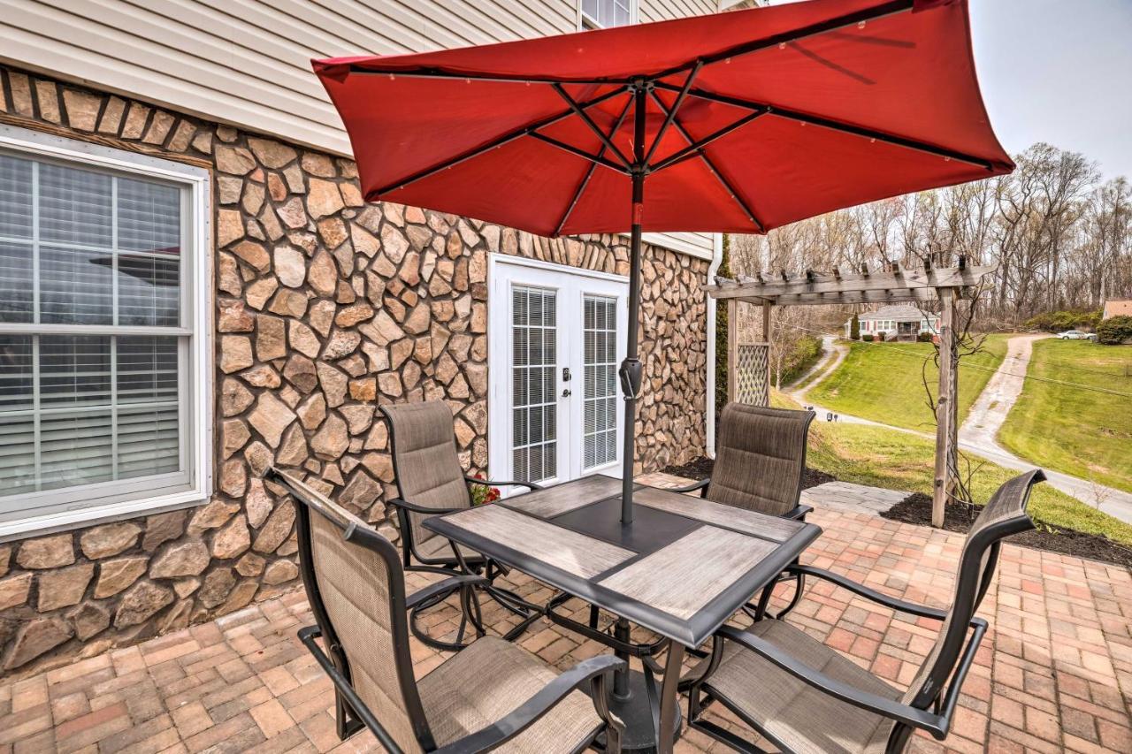 Escape With Patio, 2 Mi To Downtown! Ferienhaus